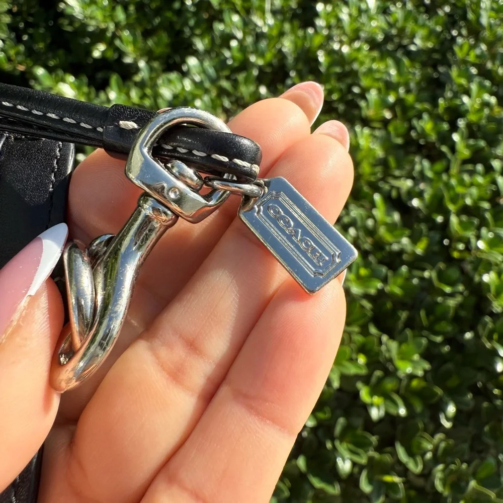 Coach • ID Lanyard - Picture 3 of 8